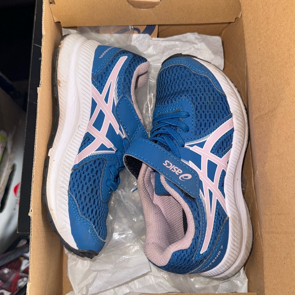 ASICS Lake Drive/ Barely Rose Size Ten Girl Shoes